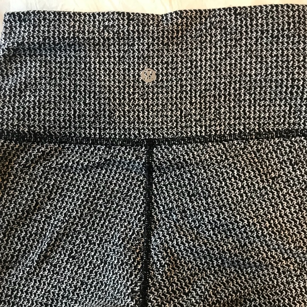 Lulu Lemon Wunder Under- size 6